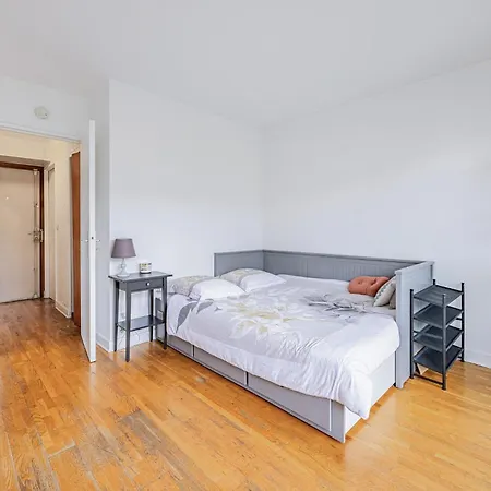 Appartamento Cozy In With Kitchen Parigi